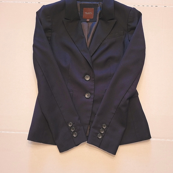 The Limited Sz 4 Classic Navy Blazer, 2 button, Notched collar, 2 flap pockets - Picture 2 of 6